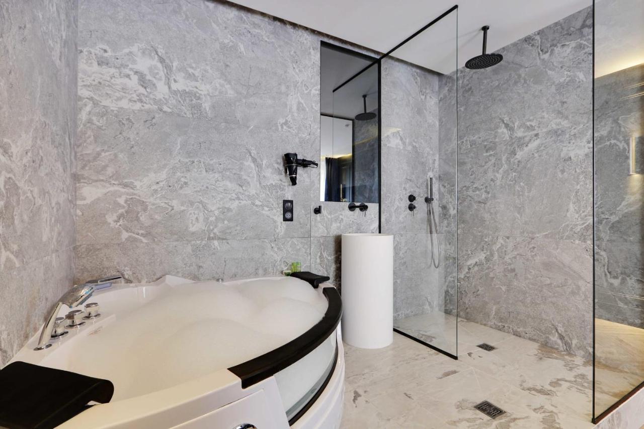 Couples Getaway Unit With Jacuzzi - City Center Paris Extérieur photo